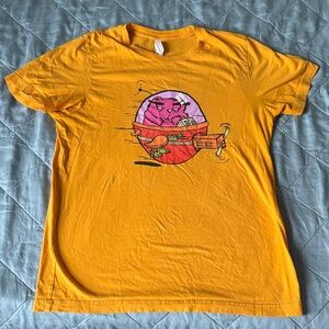 Hank Green yellow graphic tee, Medium